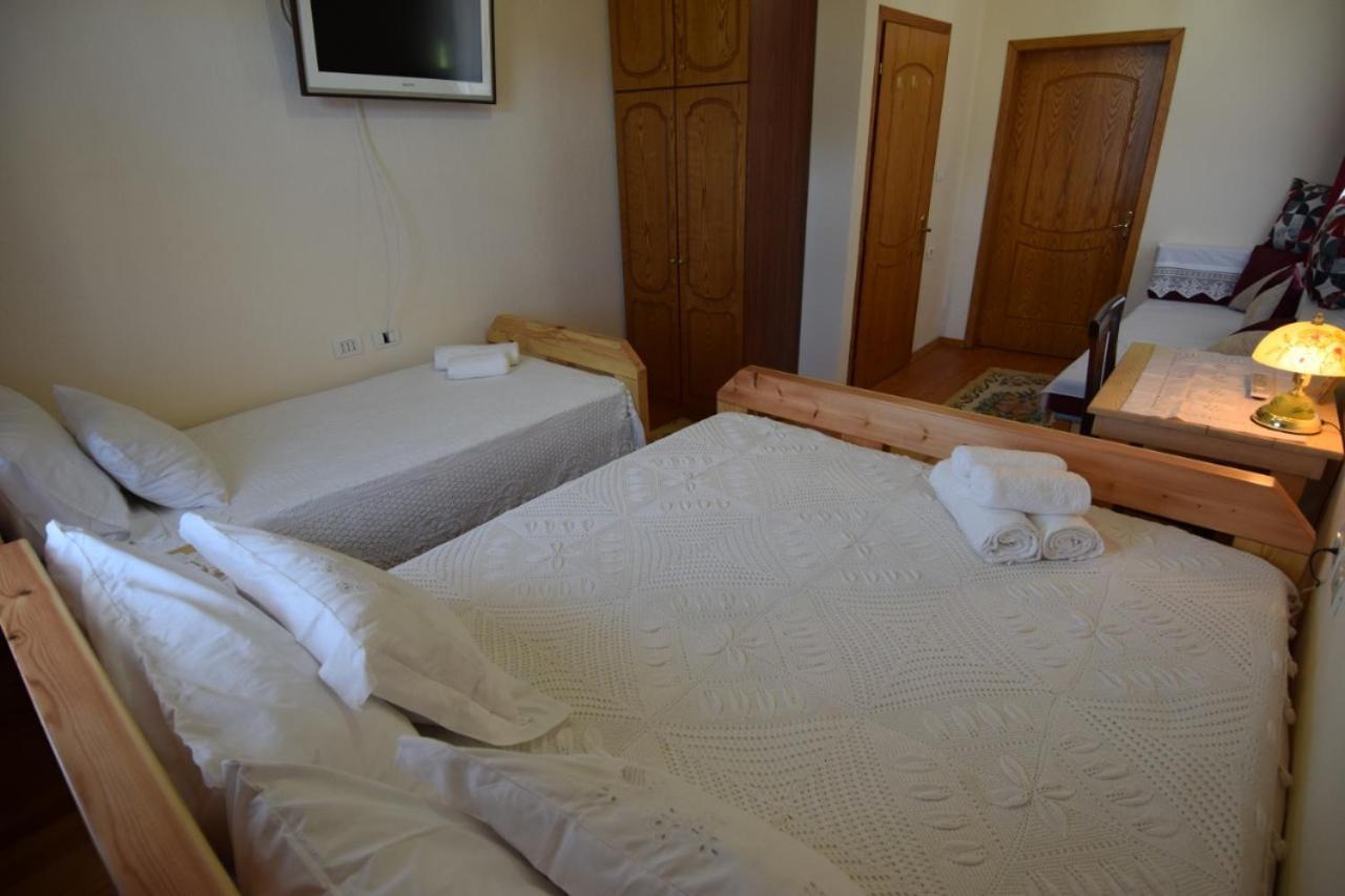Hotel Brahimi Gjirokaster Bagian luar foto